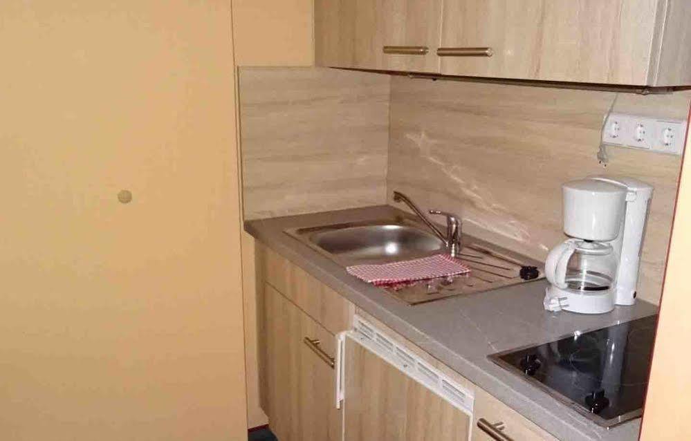 Hostel Im Medizinerviertel Halle  Екстер'єр фото